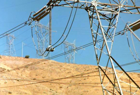 Изоляция ВЛ, металлическая анкерная опора, фаза расщеплена на два провода.